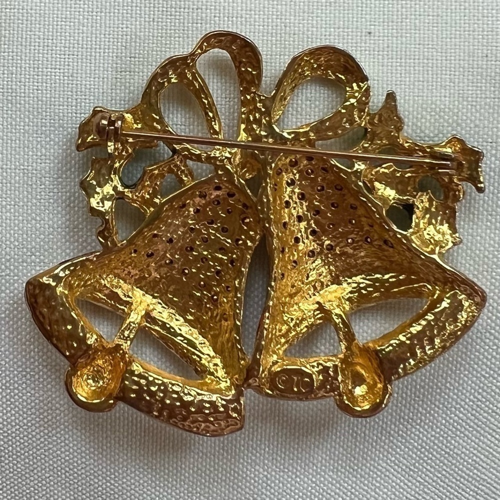 Vintage Christmas Brooch Bells Holly Enamel Rhinestone Brooch Marked EUC - Picture 4 of 7